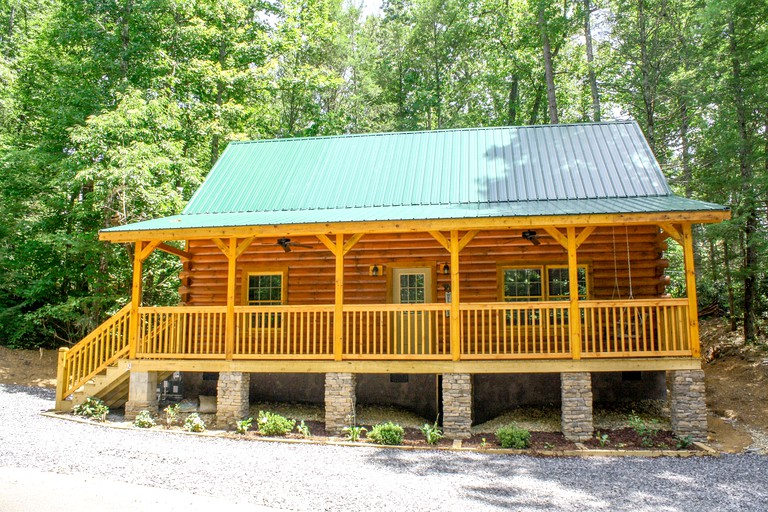 Large Rustic Cabin in Gatlinburg, Perfect for Family Vacations in Great Smoky Mountains National Park