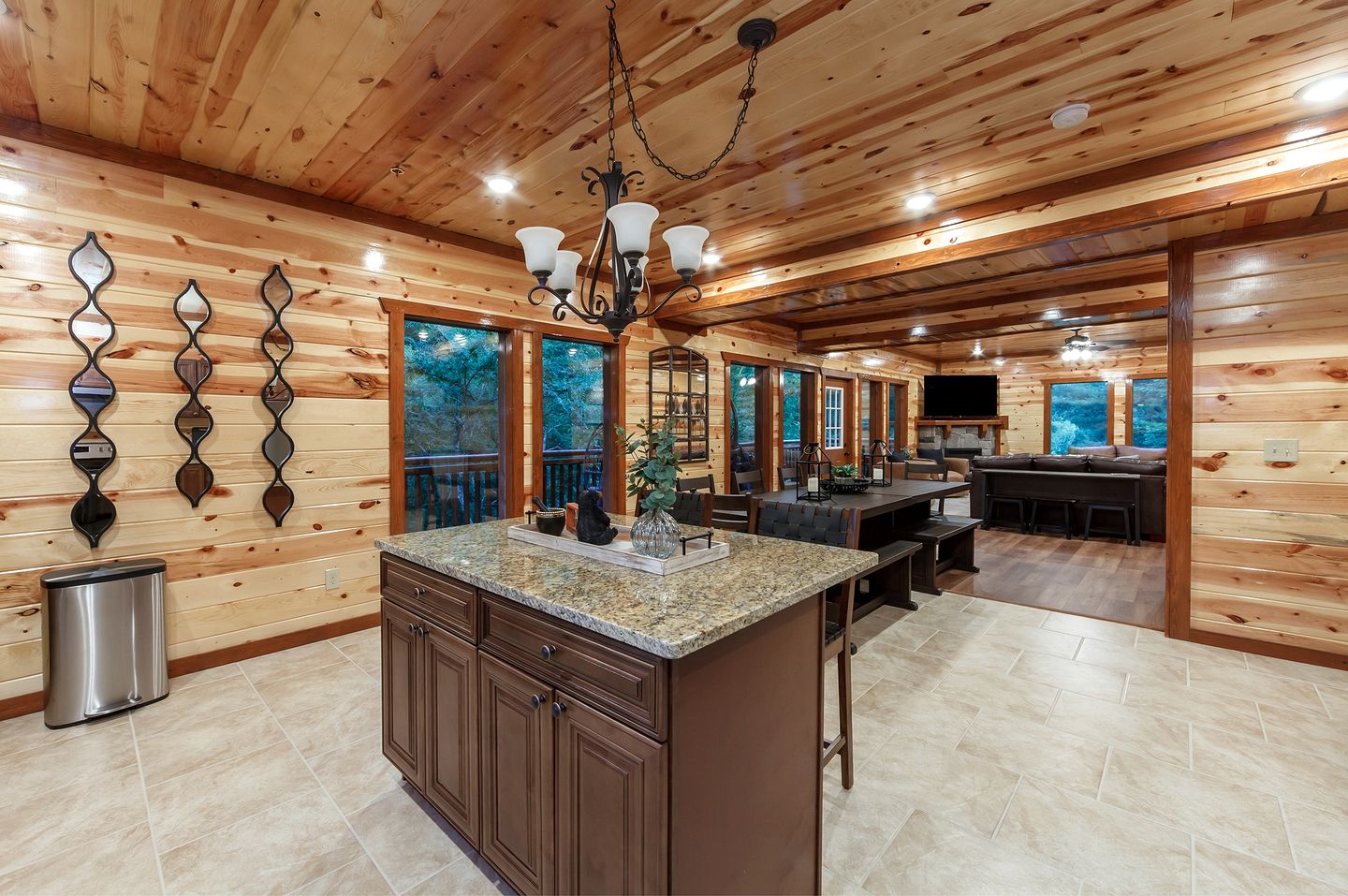 Stunning Cabin with Indoor Pool and Hot-tub in Sevierville, Tennessee