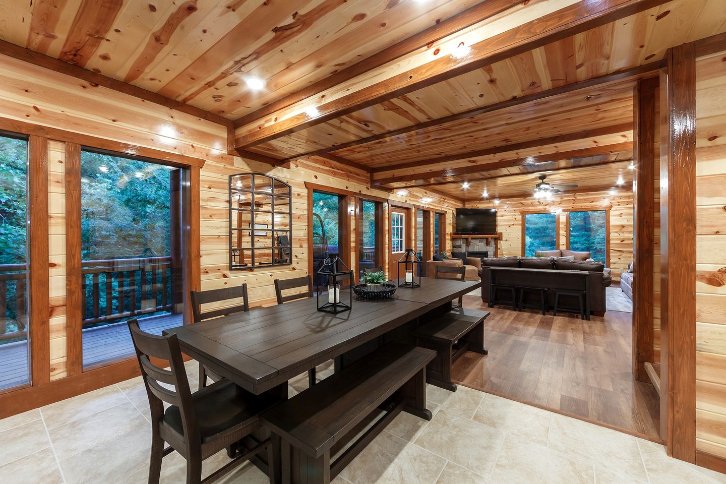Stunning Cabin with Indoor Pool and Hot-tub in Sevierville, Tennessee