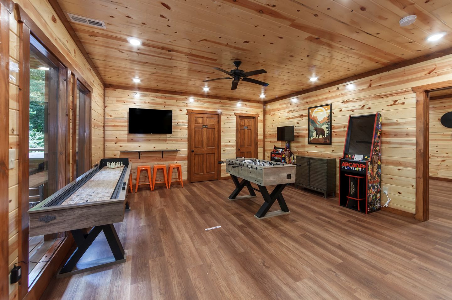 Stunning Cabin with Indoor Pool and Hot-tub in Sevierville, Tennessee