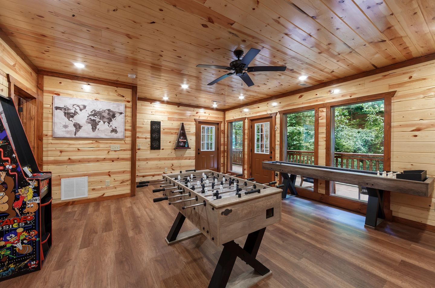 Stunning Cabin with Indoor Pool and Hot-tub in Sevierville, Tennessee