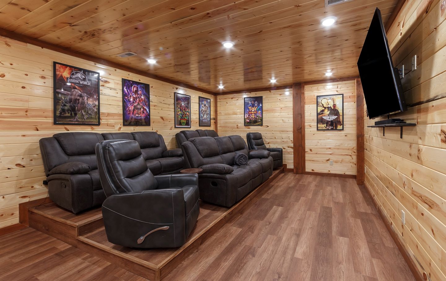 Stunning Cabin with Indoor Pool and Hot-tub in Sevierville, Tennessee