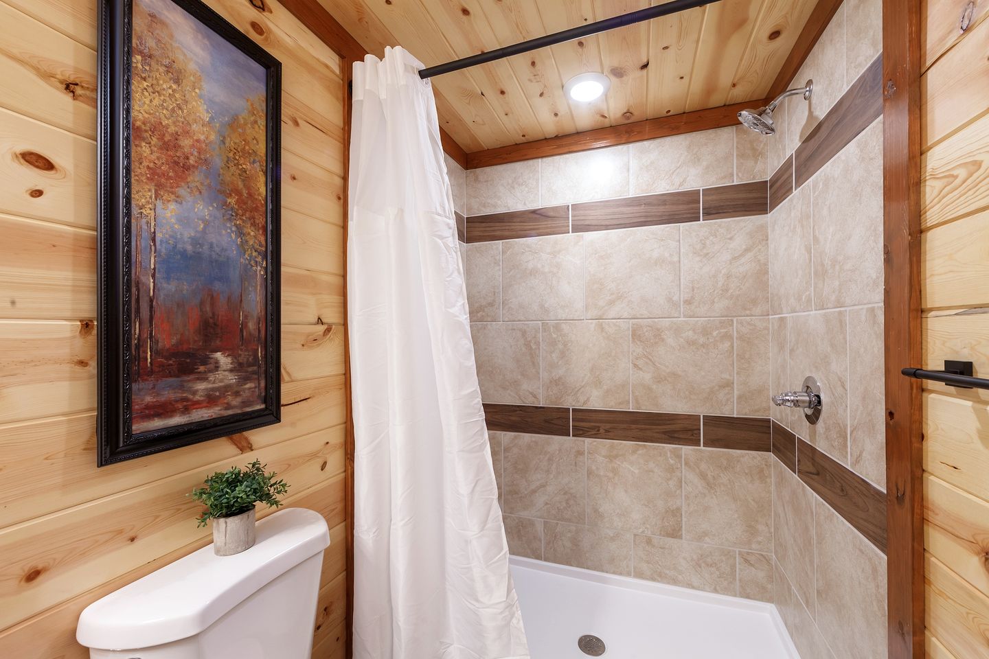Stunning Cabin with Indoor Pool and Hot-tub in Sevierville, Tennessee