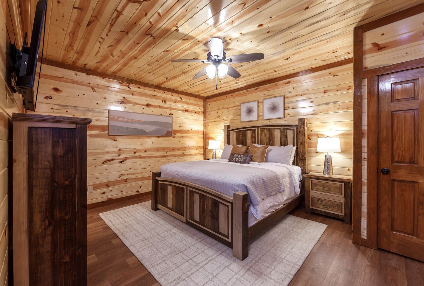 Stunning Cabin with Indoor Pool and Hot-tub in Sevierville, Tennessee
