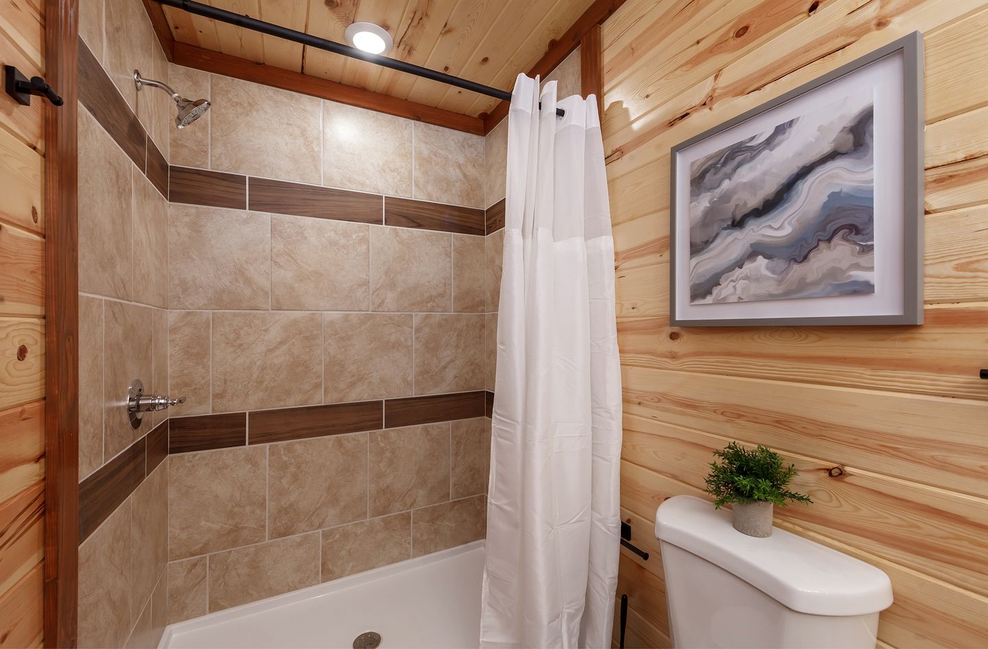 Stunning Cabin with Indoor Pool and Hot-tub in Sevierville, Tennessee