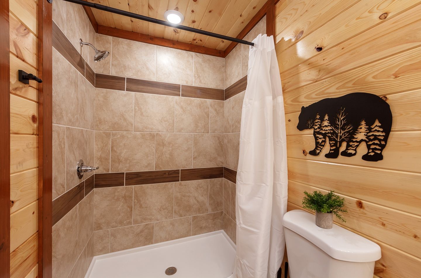 Stunning Cabin with Indoor Pool and Hot-tub in Sevierville, Tennessee