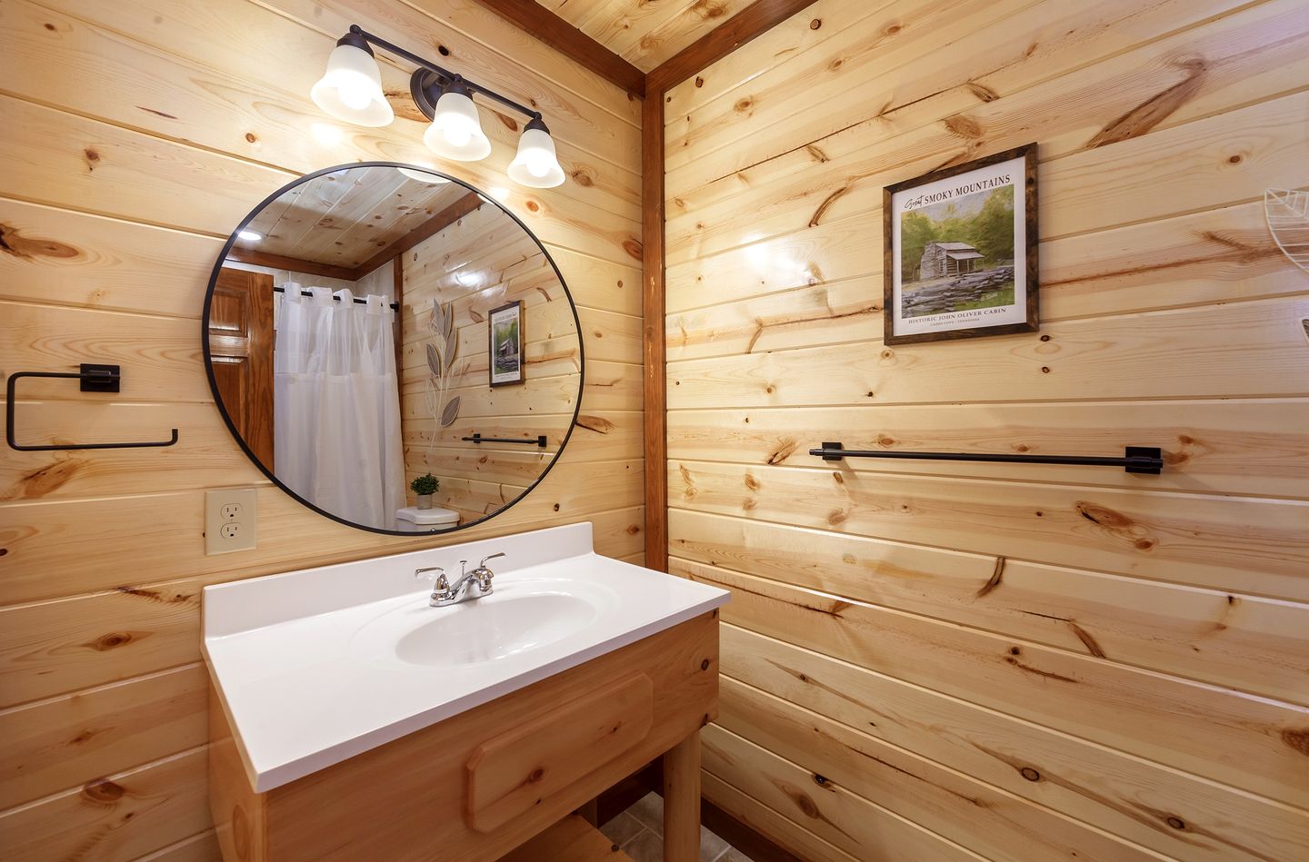 Stunning Cabin with Indoor Pool and Hot-tub in Sevierville, Tennessee