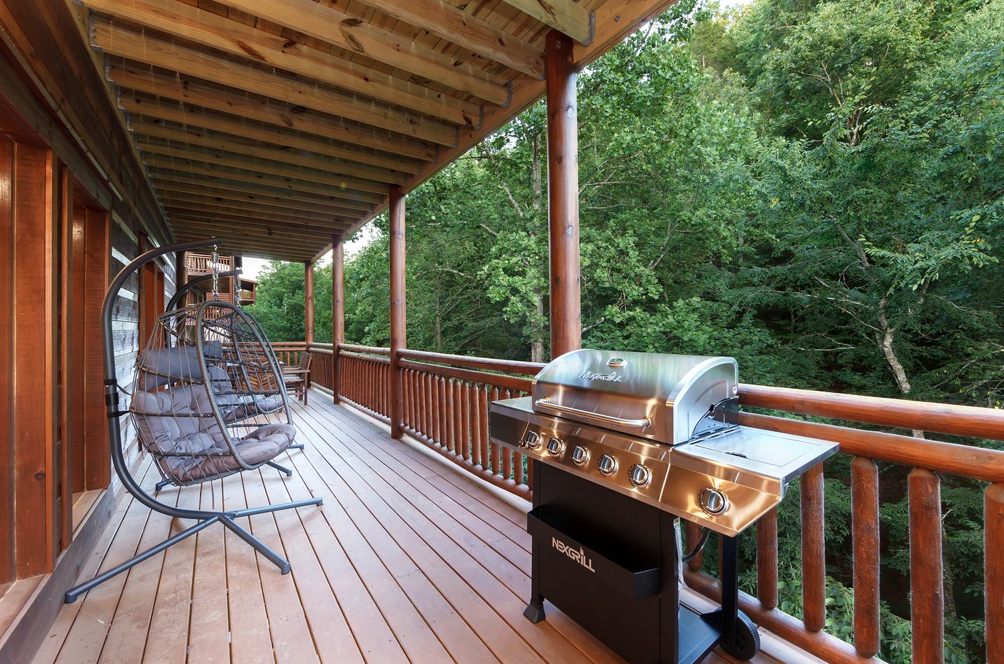 Stunning Cabin with Indoor Pool and Hot-tub in Sevierville, Tennessee