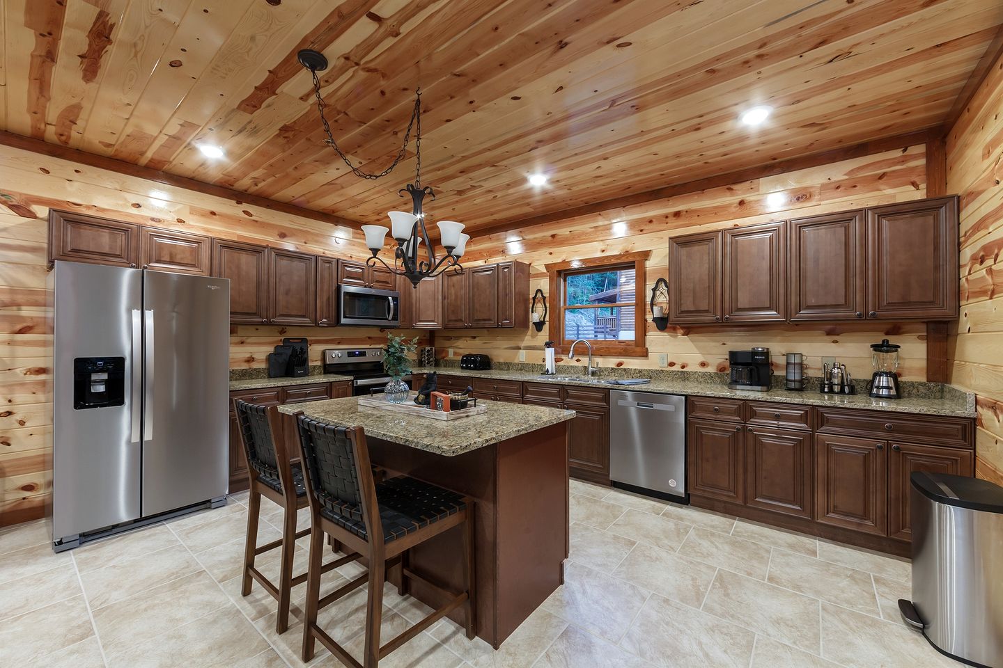 Stunning Cabin with Indoor Pool and Hot-tub in Sevierville, Tennessee