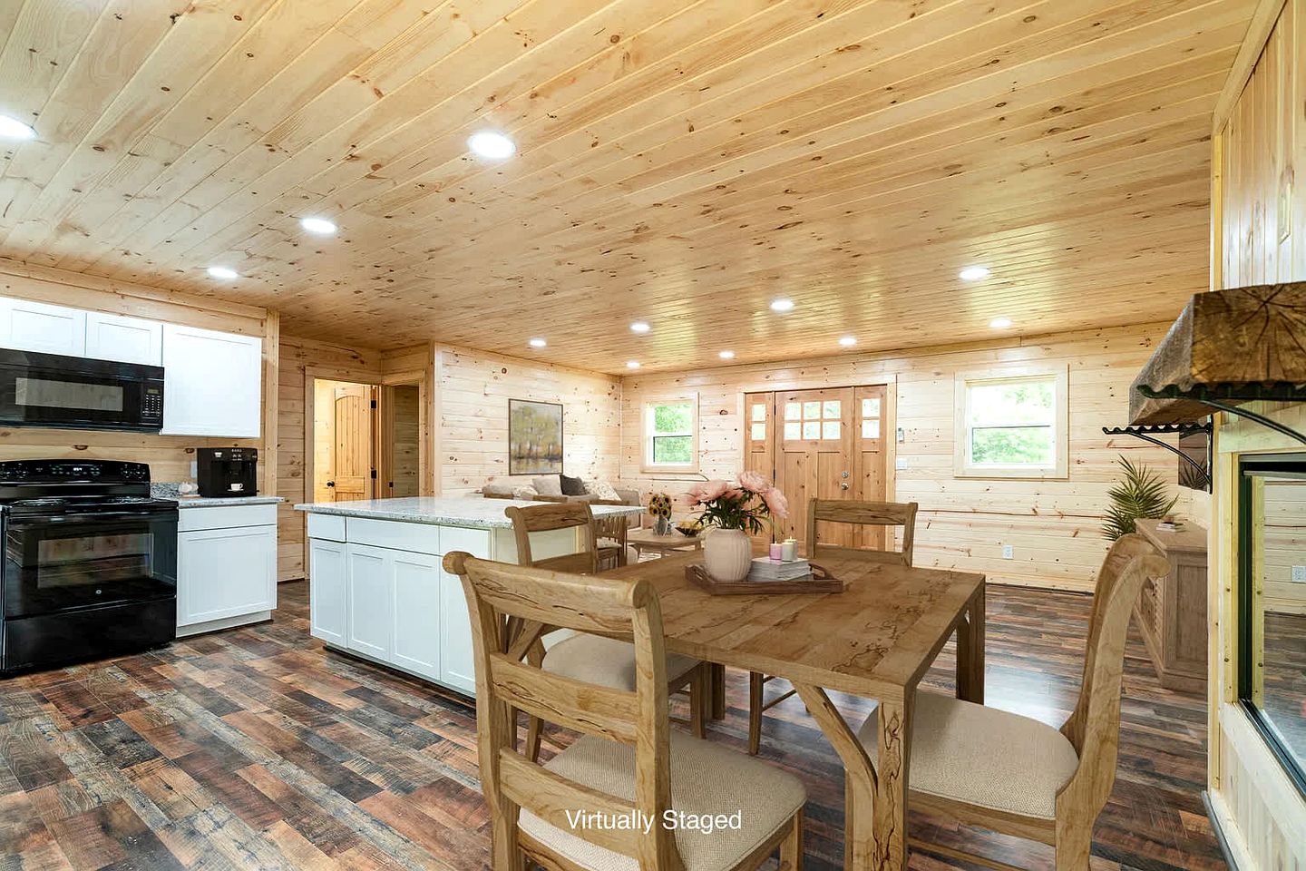 Luxurious Family Cabin with Games and a Fire Pit, Minutes from Pigeon Forge, Tennessee