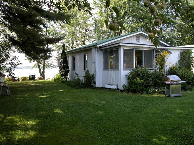 Cottages (West Swanton, Vermont, United States)