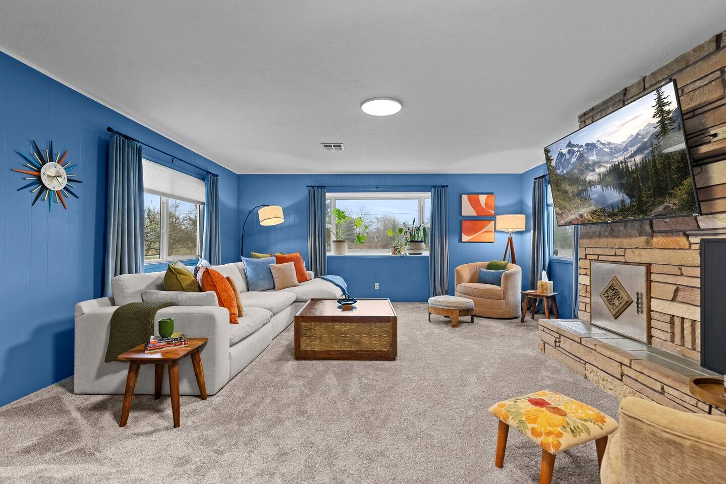 Design-Forward Mid-Century Home with Cozy Lounge Atmosphere in Clallam County, Washington