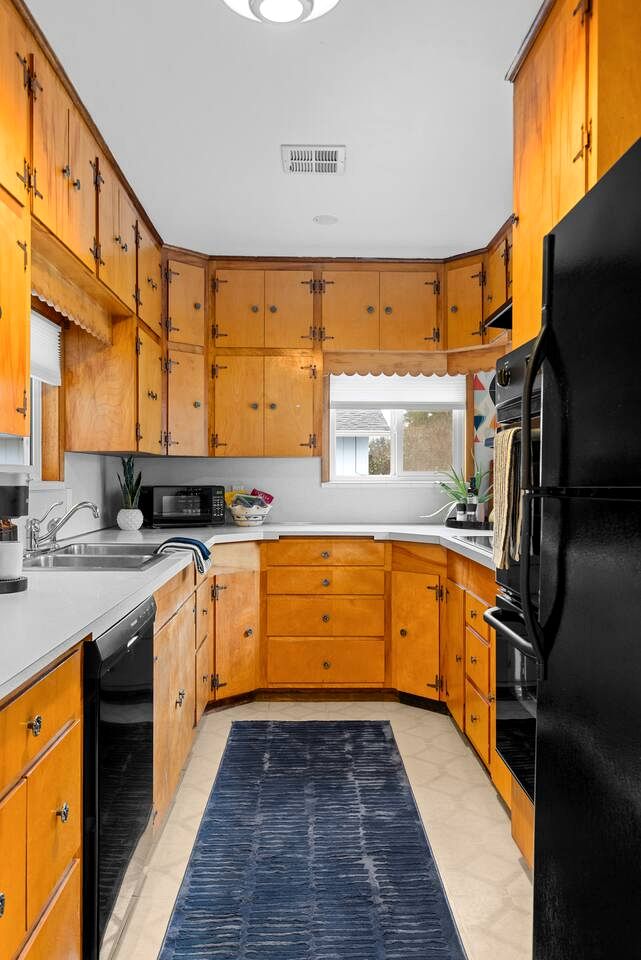 Design-Forward Mid-Century Home with Cozy Lounge Atmosphere in Clallam County, Washington