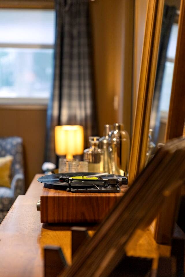 Design-Forward Mid-Century Home with Cozy Lounge Atmosphere in Clallam County, Washington