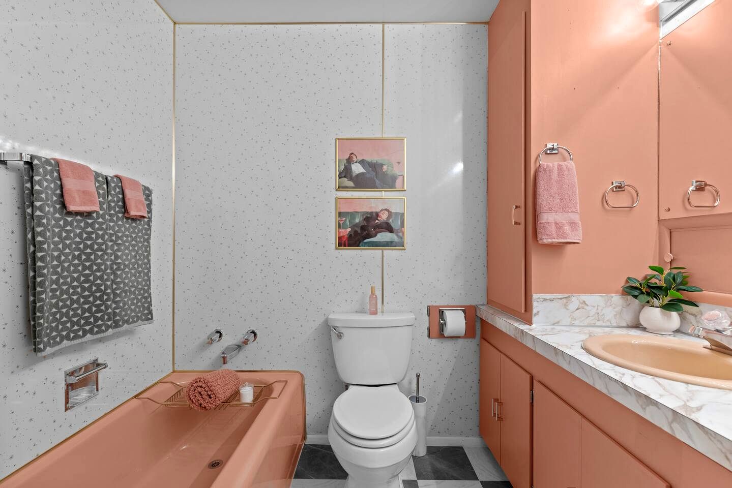 Design-Forward Mid-Century Home with Cozy Lounge Atmosphere in Clallam County, Washington