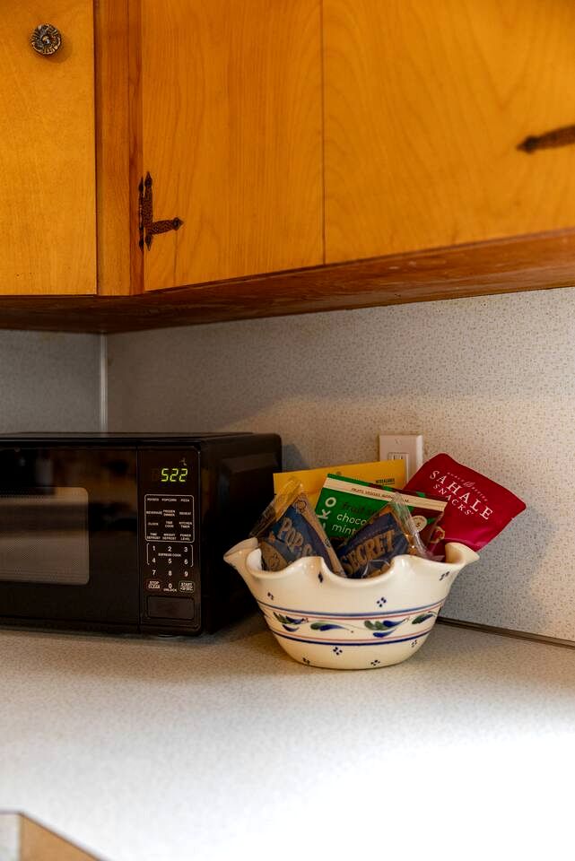 Design-Forward Mid-Century Home with Cozy Lounge Atmosphere in Clallam County, Washington