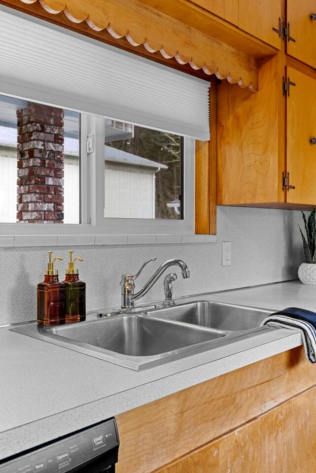 Design-Forward Mid-Century Home with Cozy Lounge Atmosphere in Clallam County, Washington