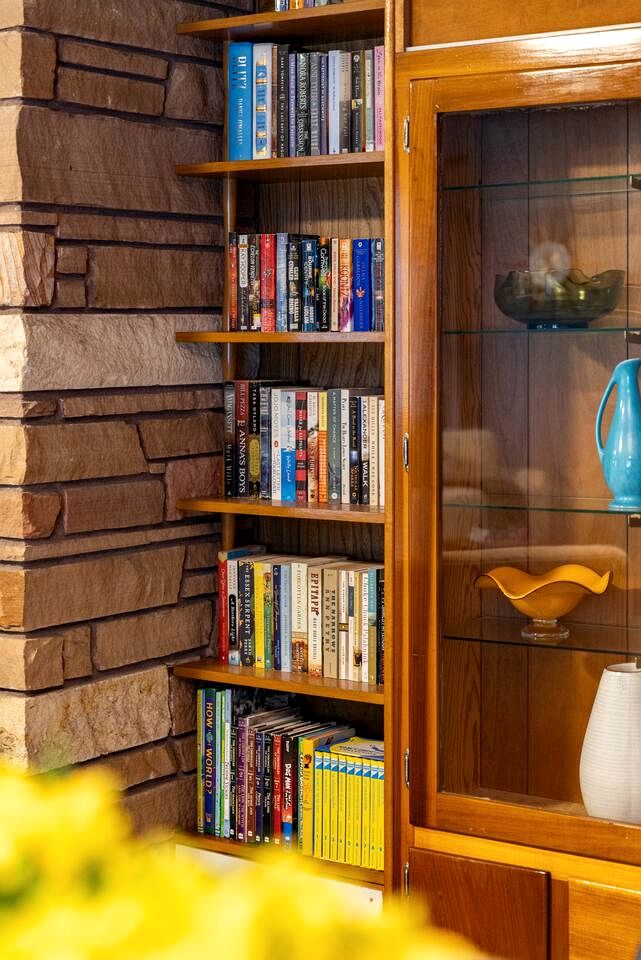 Design-Forward Mid-Century Home with Cozy Lounge Atmosphere in Clallam County, Washington