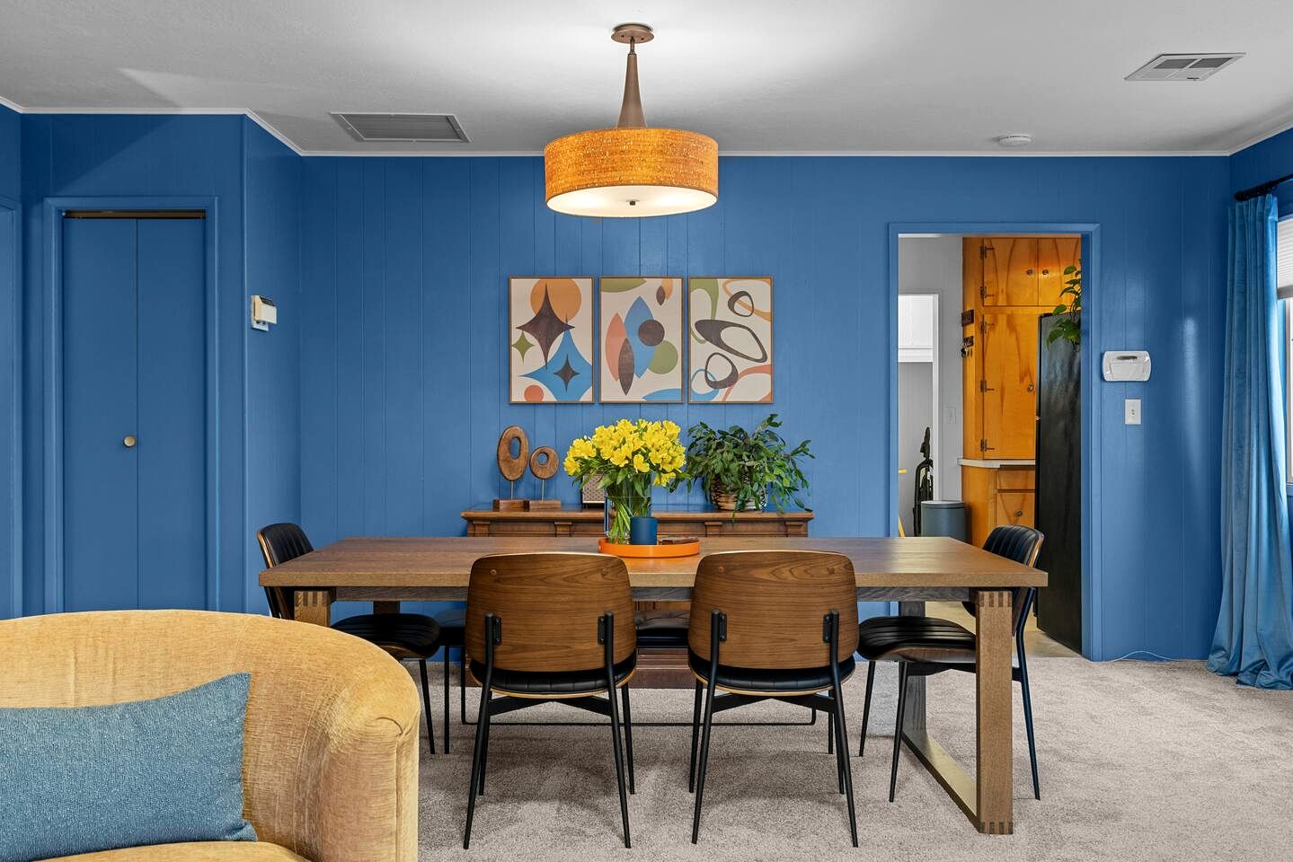 Design-Forward Mid-Century Home with Cozy Lounge Atmosphere in Clallam County, Washington