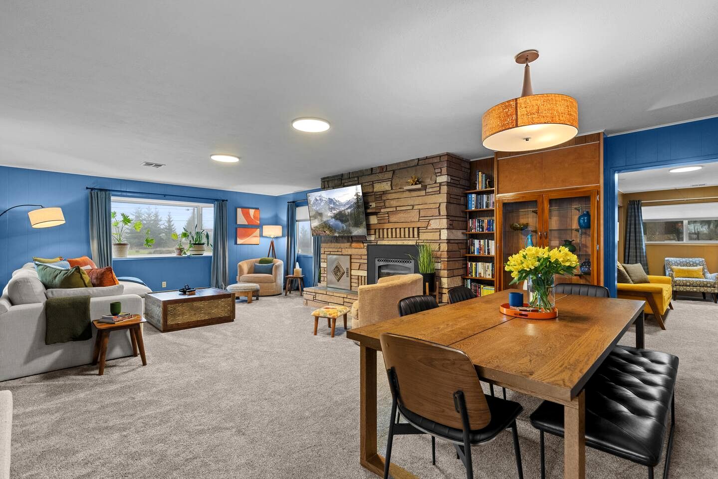 Design-Forward Mid-Century Home with Cozy Lounge Atmosphere in Clallam County, Washington