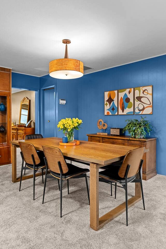 Design-Forward Mid-Century Home with Cozy Lounge Atmosphere in Clallam County, Washington