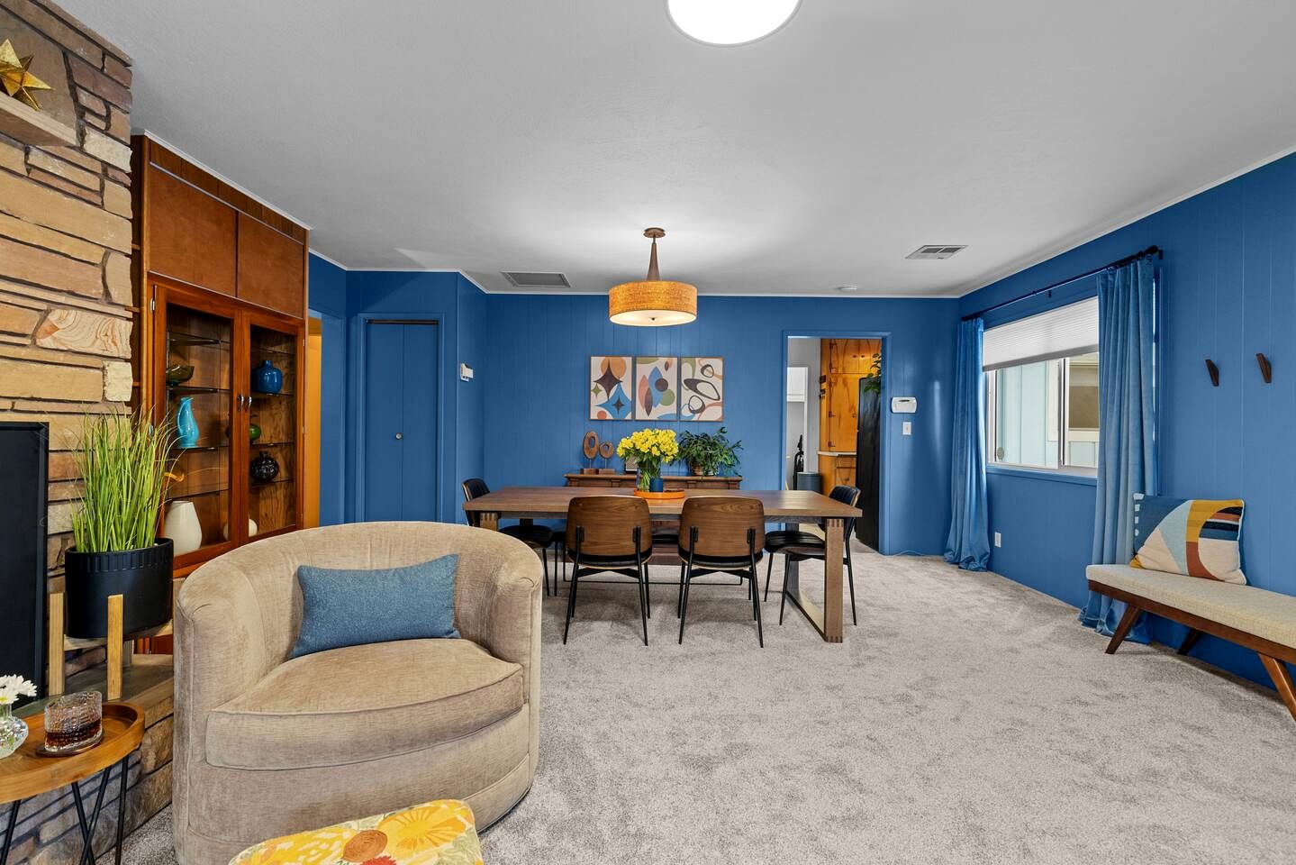 Design-Forward Mid-Century Home with Cozy Lounge Atmosphere in Clallam County, Washington