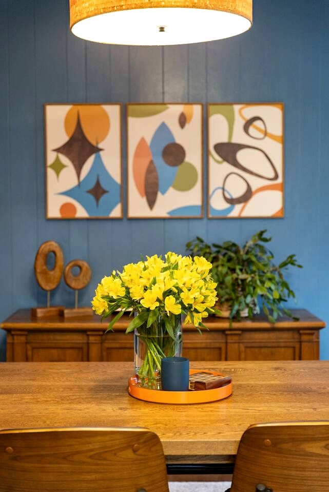 Design-Forward Mid-Century Home with Cozy Lounge Atmosphere in Clallam County, Washington