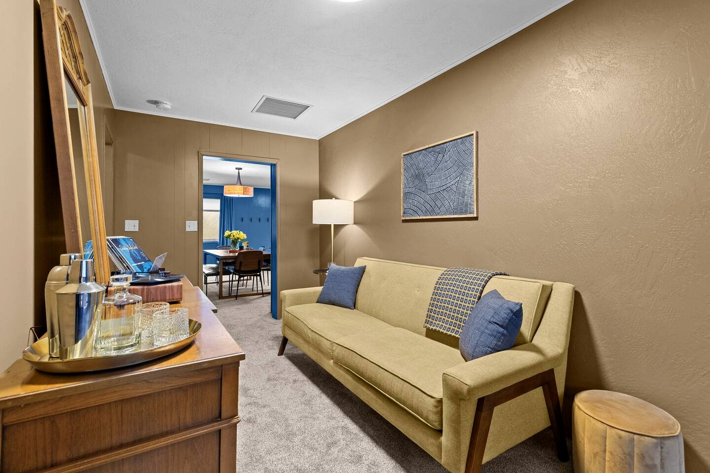 Design-Forward Mid-Century Home with Cozy Lounge Atmosphere in Clallam County, Washington