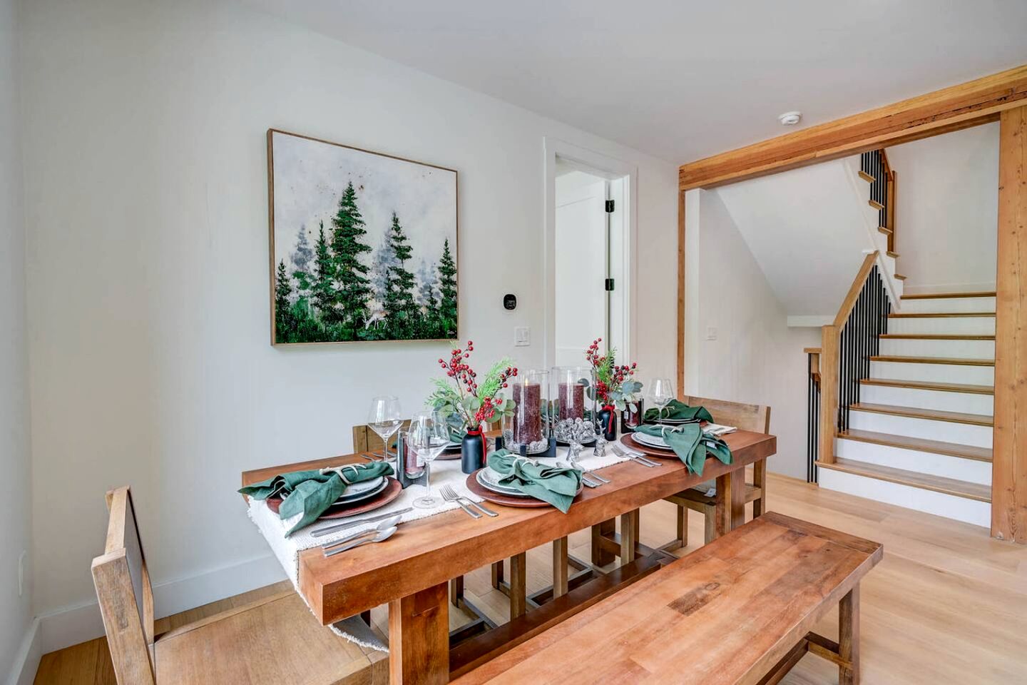 Luxurious Ski-In Townhouse with Fireplace & Game Room near Cranmore Mountain, North Conway NH