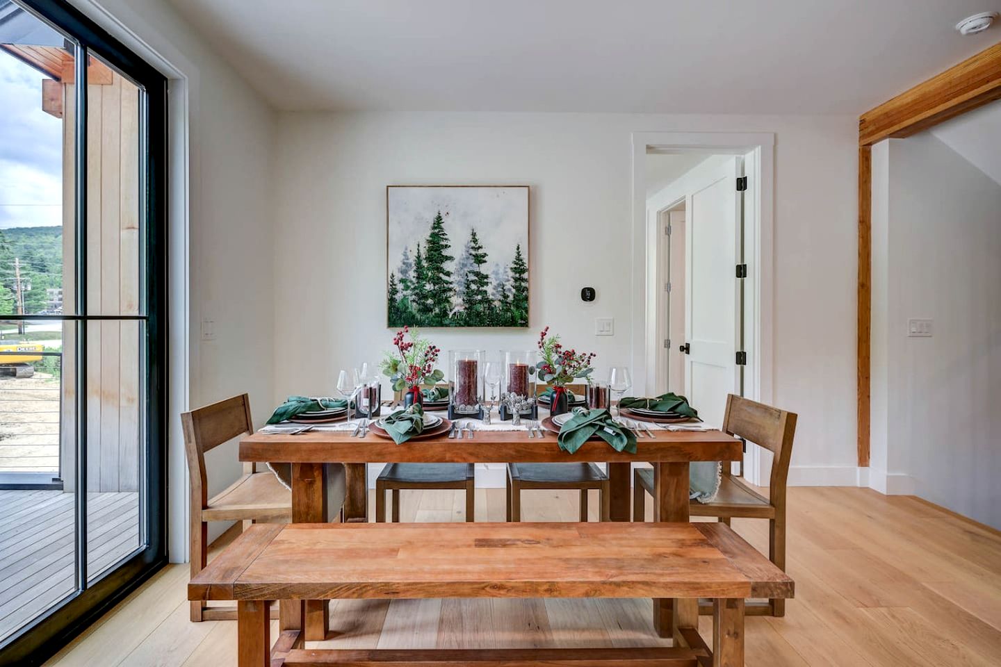 Luxurious Ski-In Townhouse with Fireplace & Game Room near Cranmore Mountain, North Conway NH