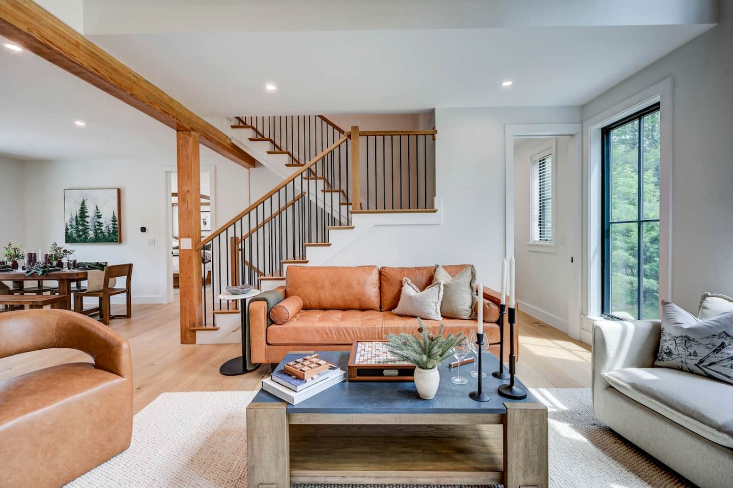 Luxurious Ski-In Townhouse with Fireplace & Game Room near Cranmore Mountain, North Conway NH