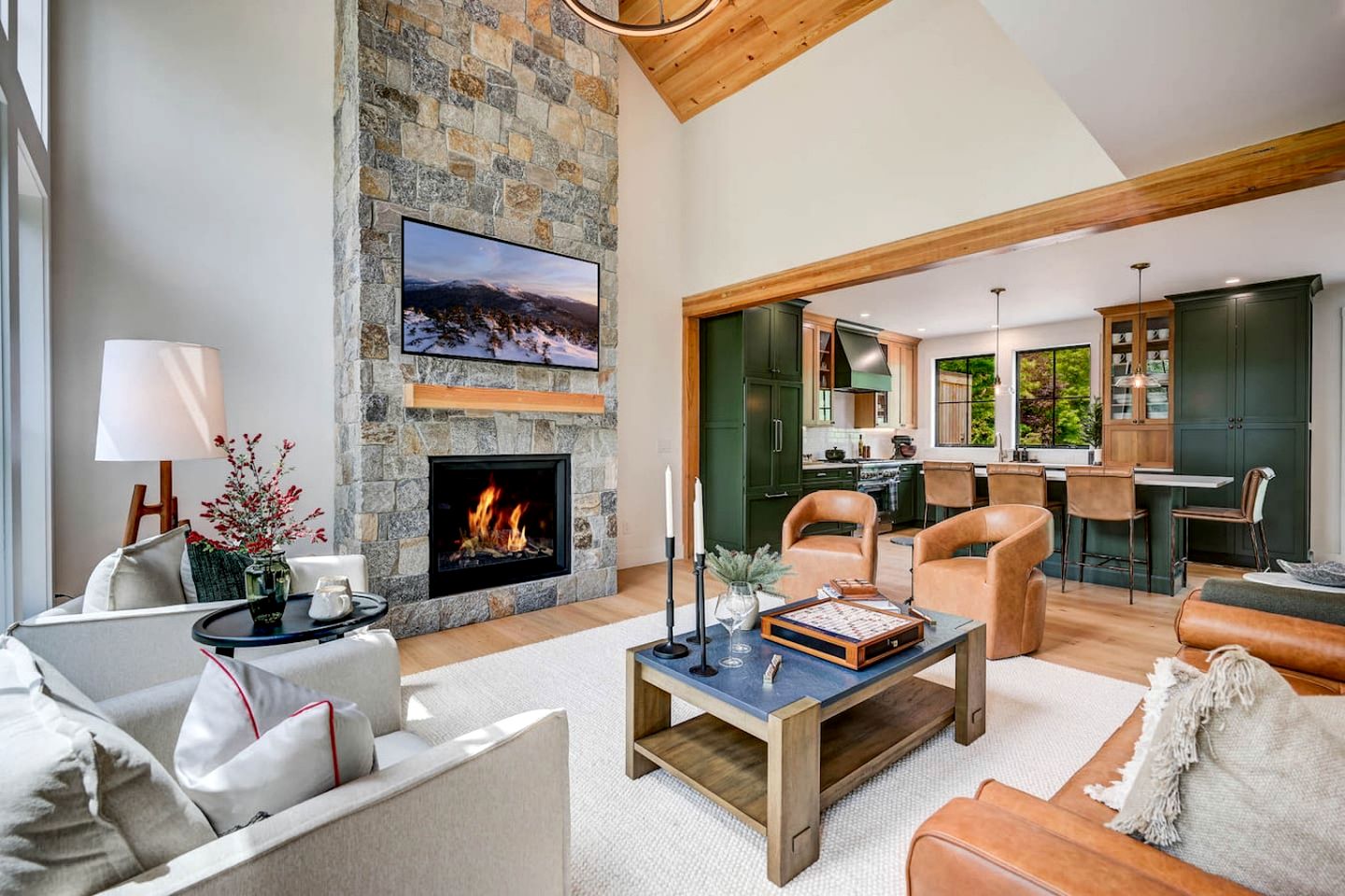 Luxurious Ski-In Townhouse with Fireplace & Game Room near Cranmore Mountain, North Conway NH