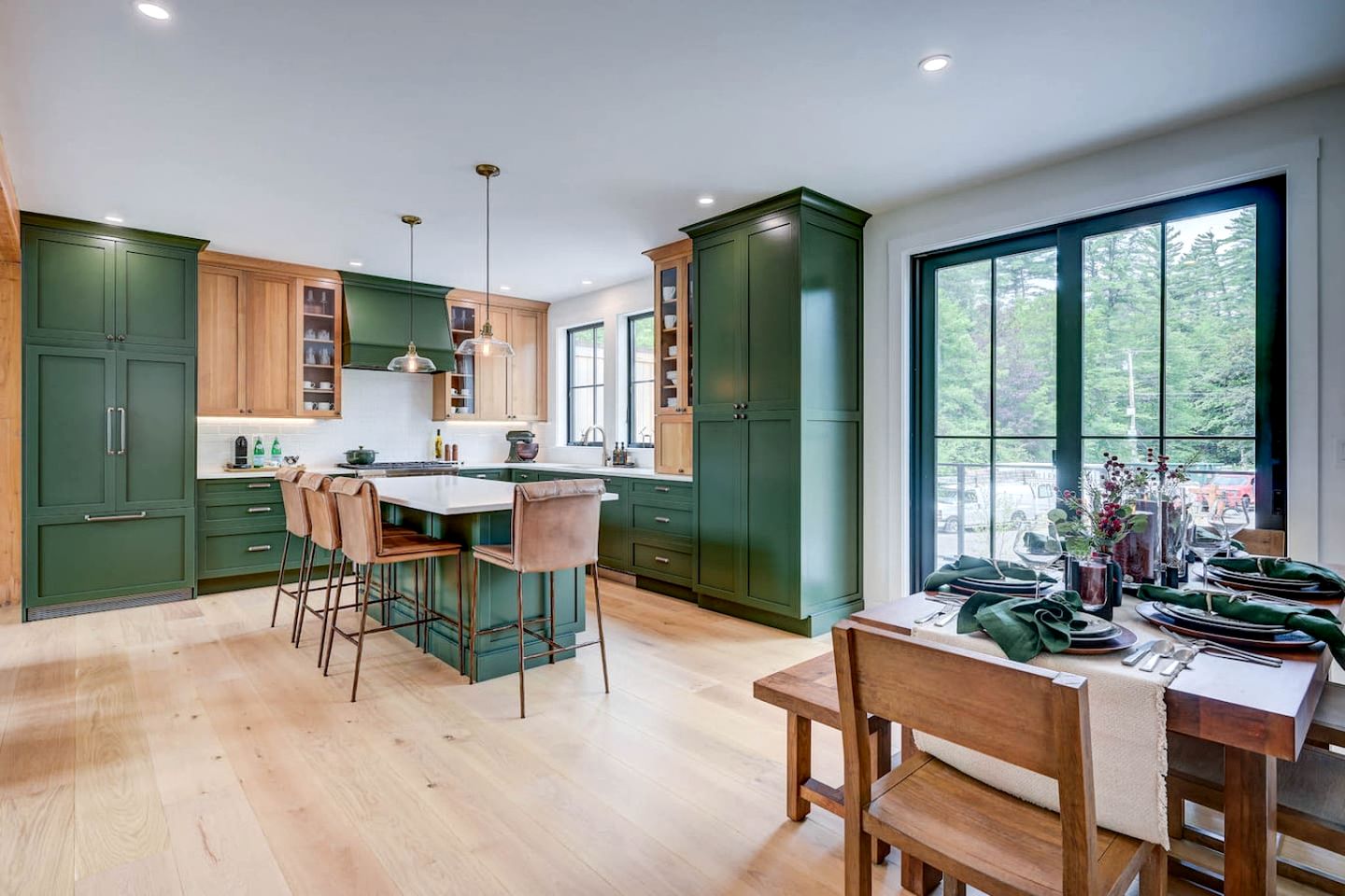 Luxurious Ski-In Townhouse with Fireplace & Game Room near Cranmore Mountain, North Conway NH