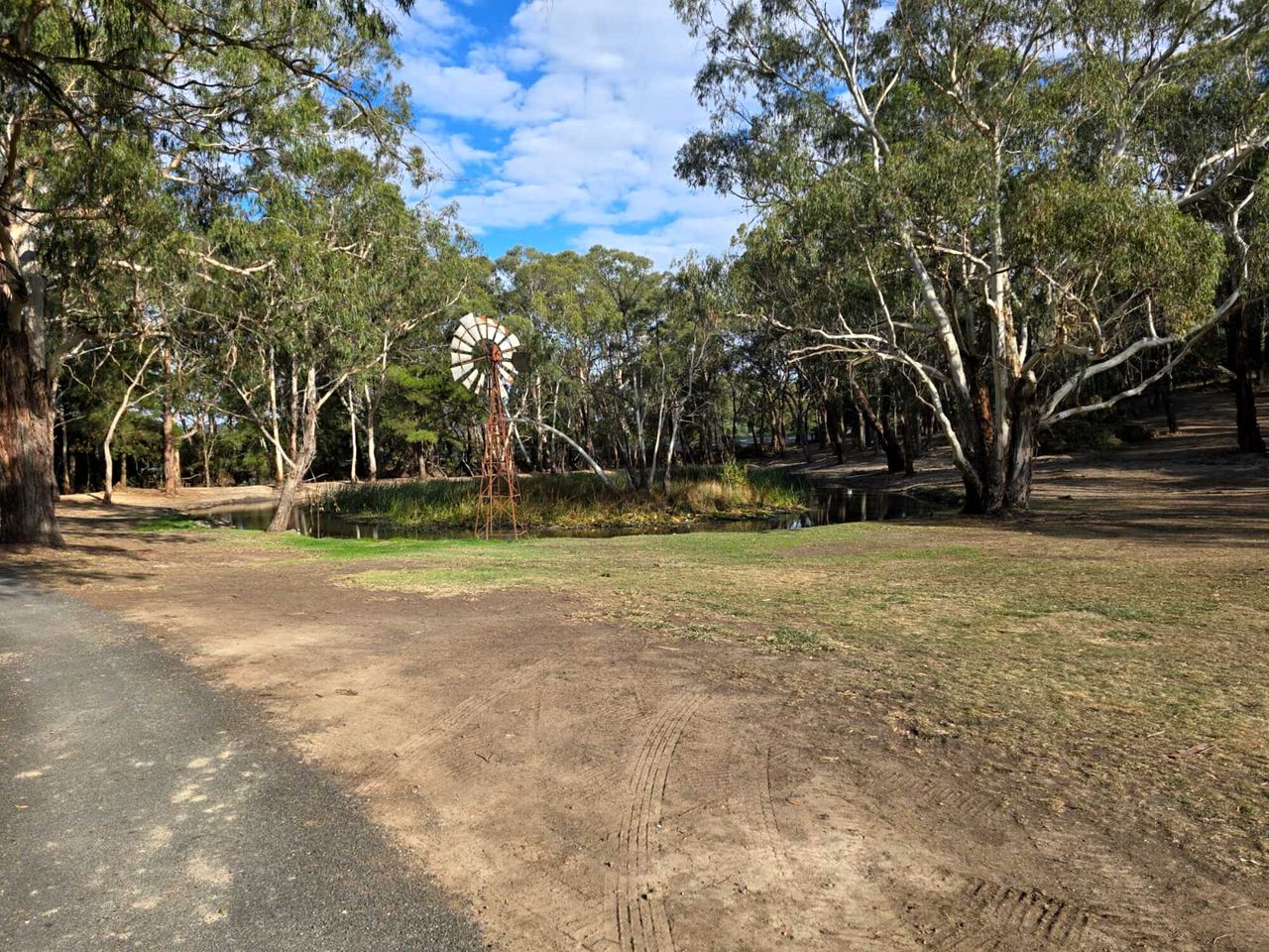 Secluded Tiny House Farm Stay with Wildlife Views near Macedon, Victoria