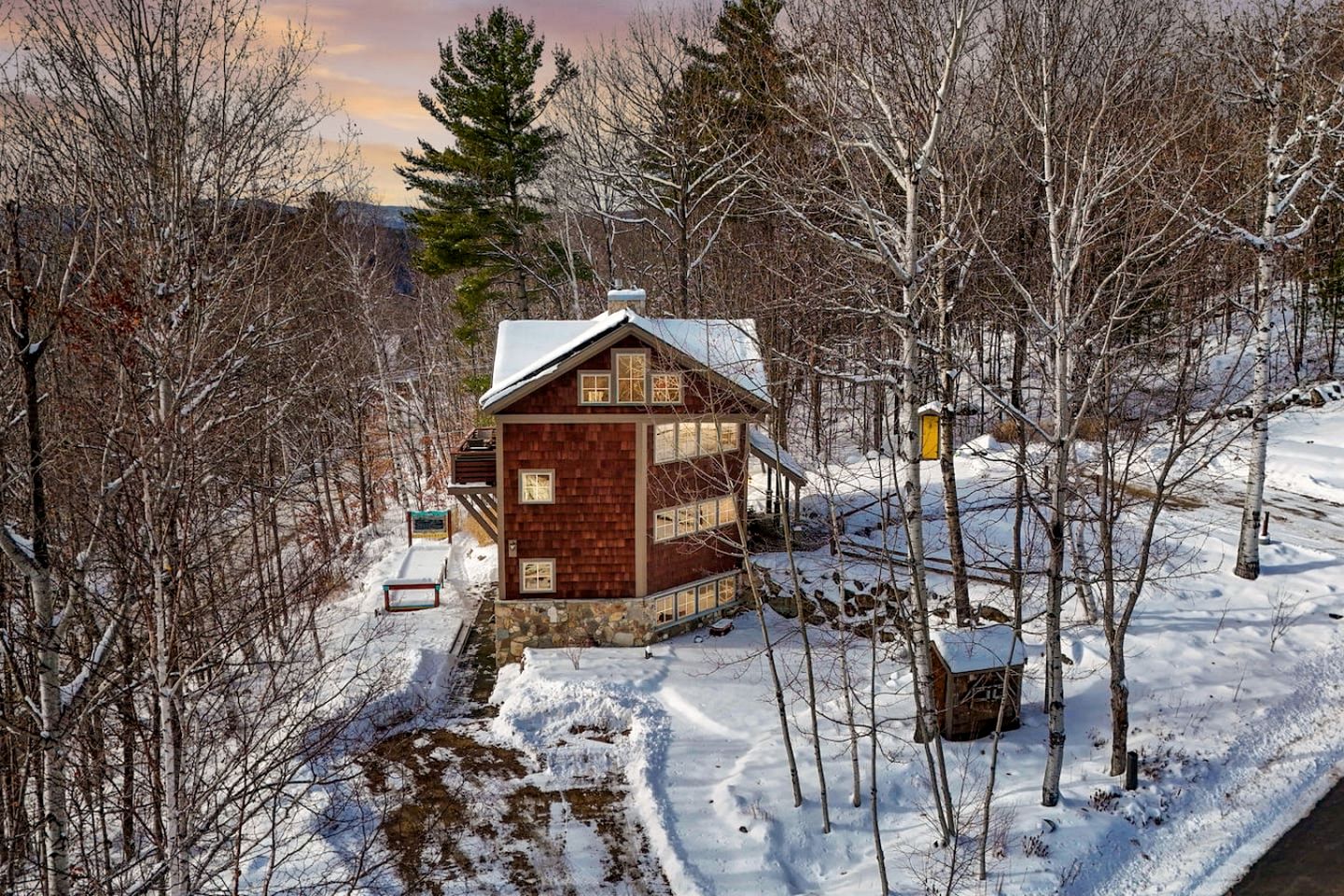 Peaceful Mountain Treehouse Oasis with Fire Pit & Gardens near Black Mountain in Jackson, New Hampshire