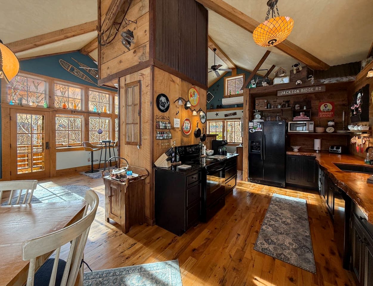 Peaceful Mountain Treehouse Oasis with Fire Pit & Gardens near Black Mountain in Jackson, New Hampshire