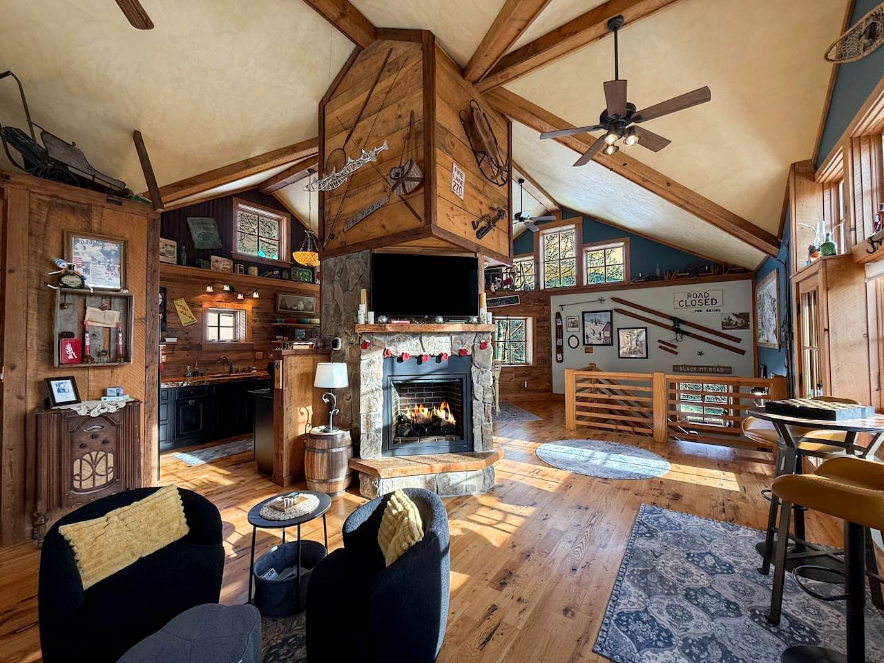 Peaceful Mountain Treehouse Oasis with Fire Pit & Gardens near Black Mountain in Jackson, New Hampshire