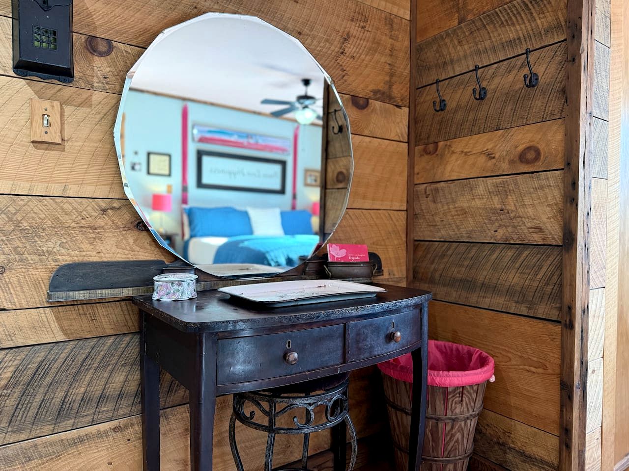 Peaceful Mountain Treehouse Oasis with Fire Pit & Gardens near Black Mountain in Jackson, New Hampshire