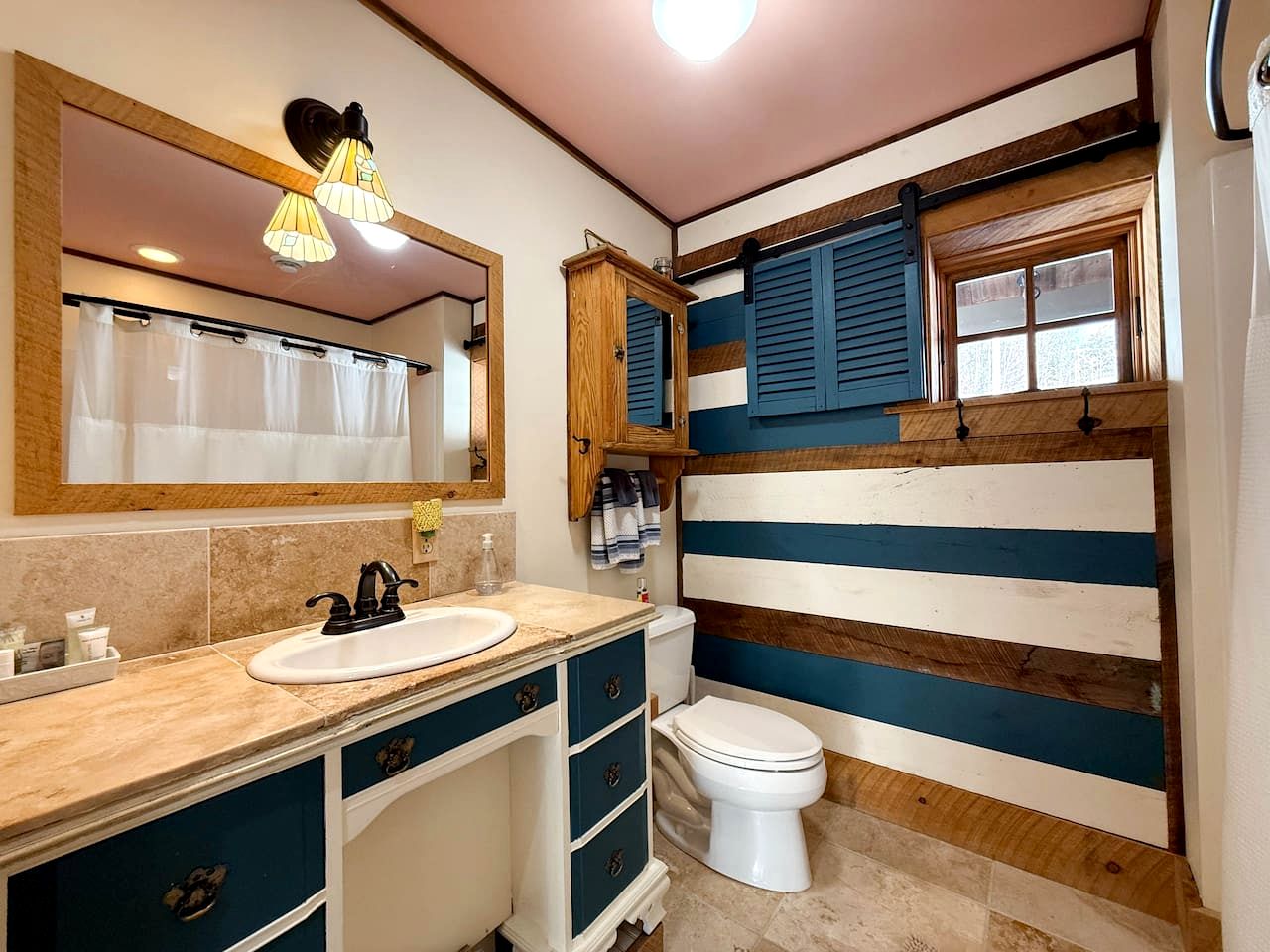 Peaceful Mountain Treehouse Oasis with Fire Pit & Gardens near Black Mountain in Jackson, New Hampshire