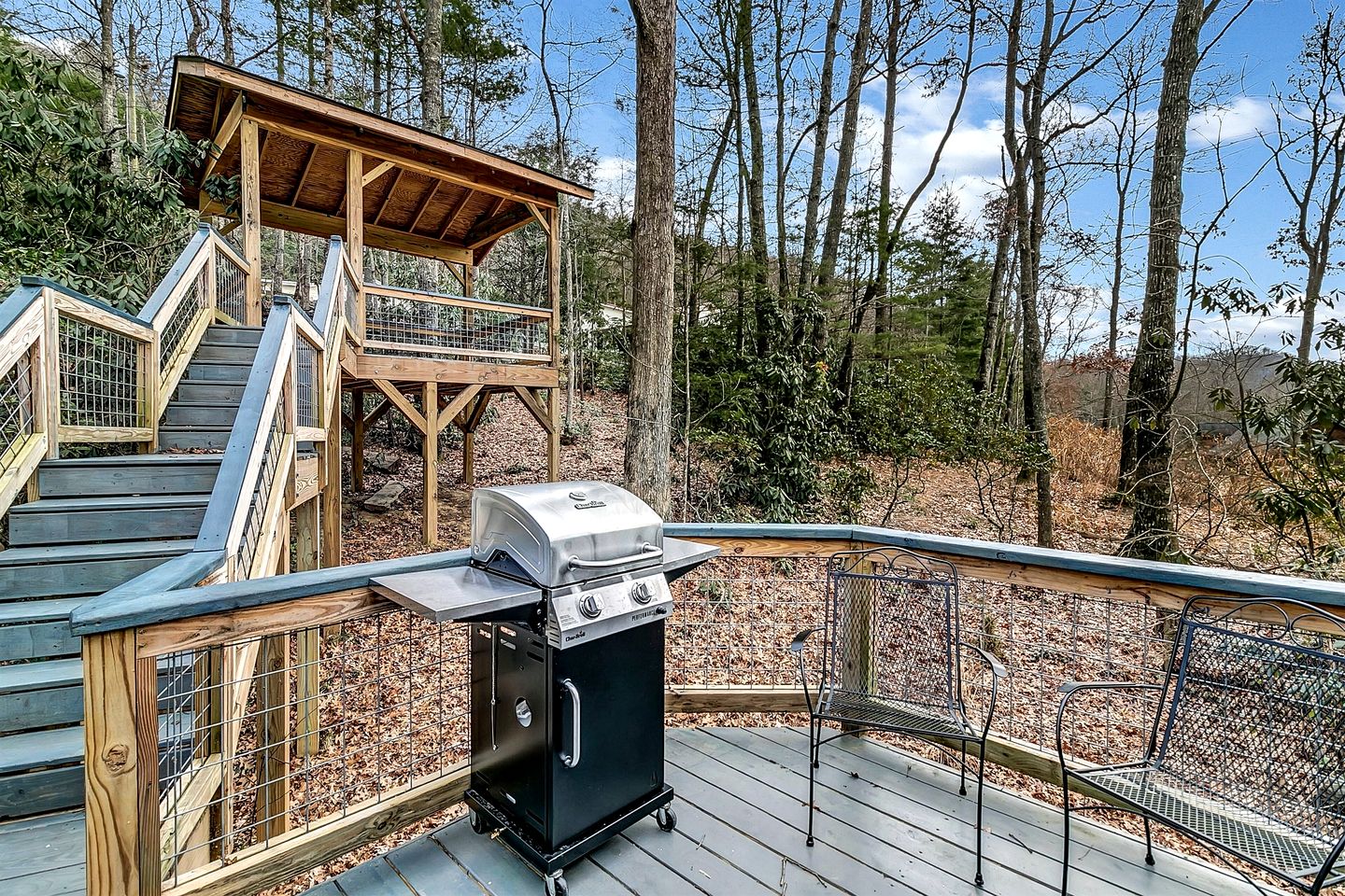 Charming Mountain Treehouse with Forest Views near Downtown Black Mountain, NC