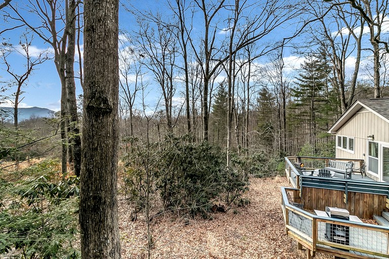 Charming Mountain Treehouse with Forest Views near Downtown Black Mountain, NC