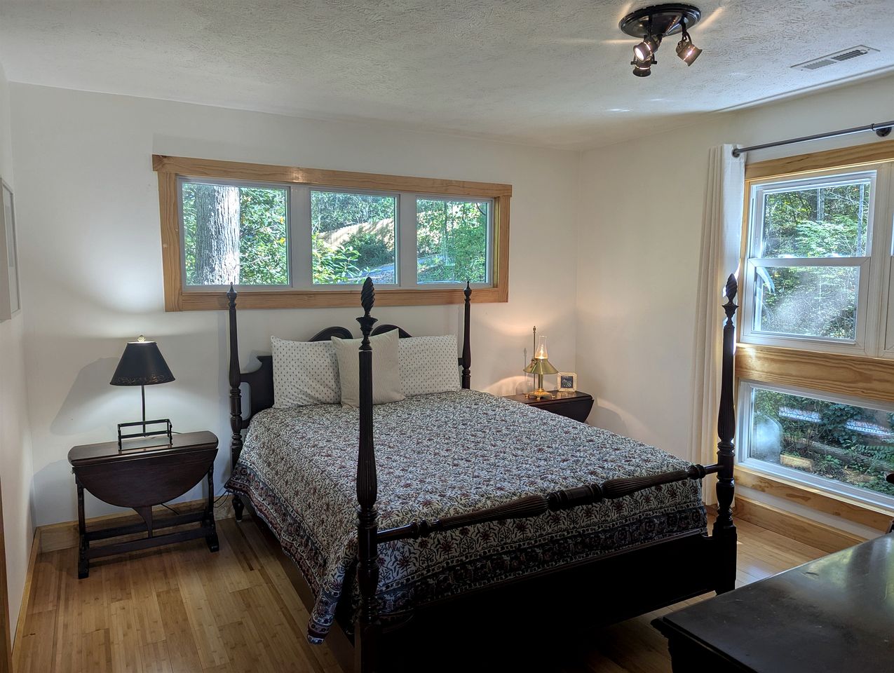 Charming Mountain Treehouse with Forest Views near Downtown Black Mountain, NC