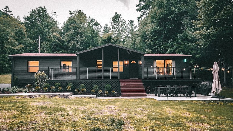 Recently Renovated Cabin with Beautiful Outdoor Living and Fire Pit in NY
