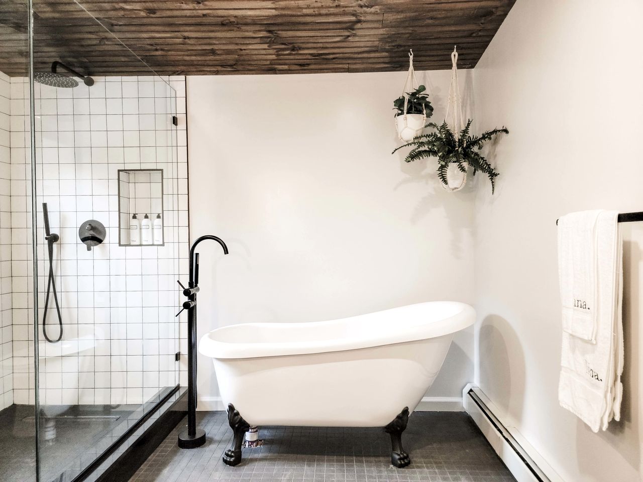 Recently Renovated Cabin with Beautiful Outdoor Living and Fire Pit in NY