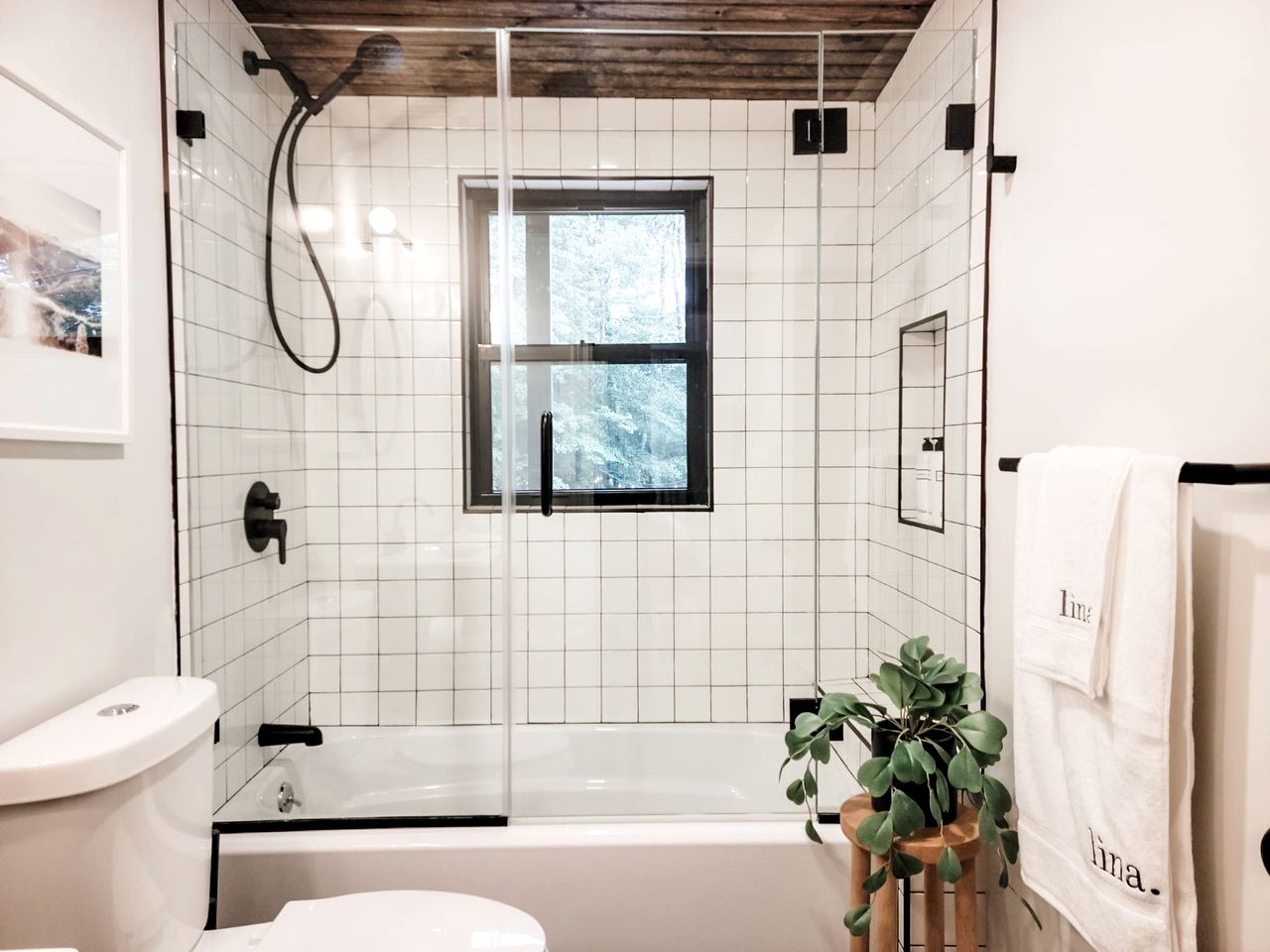 Recently Renovated Cabin with Beautiful Outdoor Living and Fire Pit in NY