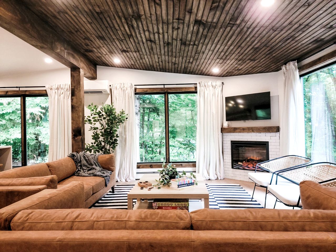 Recently Renovated Cabin with Beautiful Outdoor Living and Fire Pit in NY