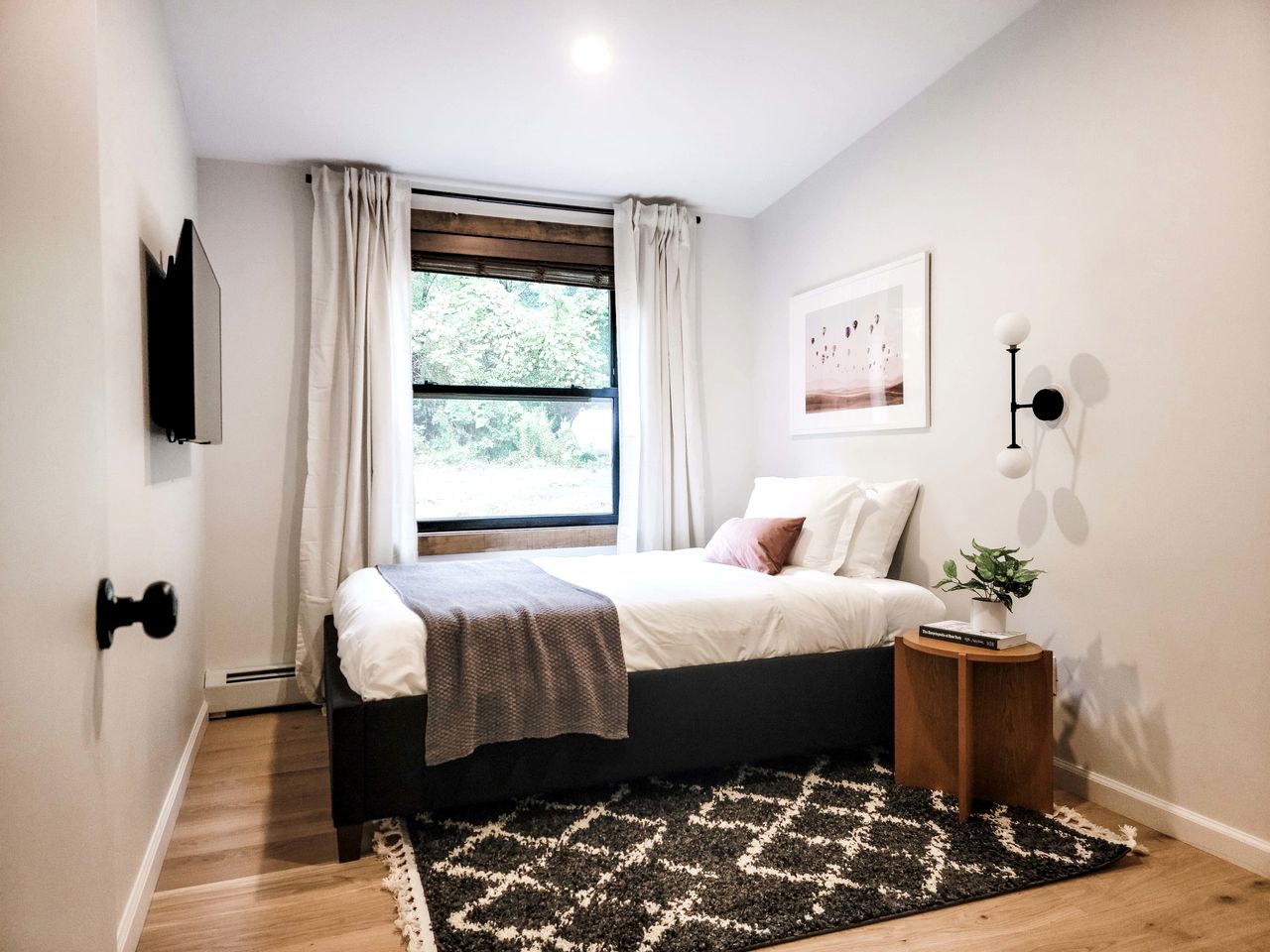 Recently Renovated Cabin with Beautiful Outdoor Living and Fire Pit in NY