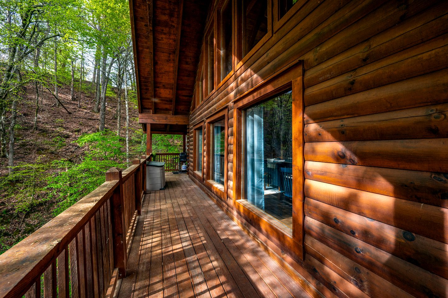 Romantic Smoky Mountain Cabin with Hot Tub, Scenic Views & Game Loft near Pigeon Forge, Tennessee