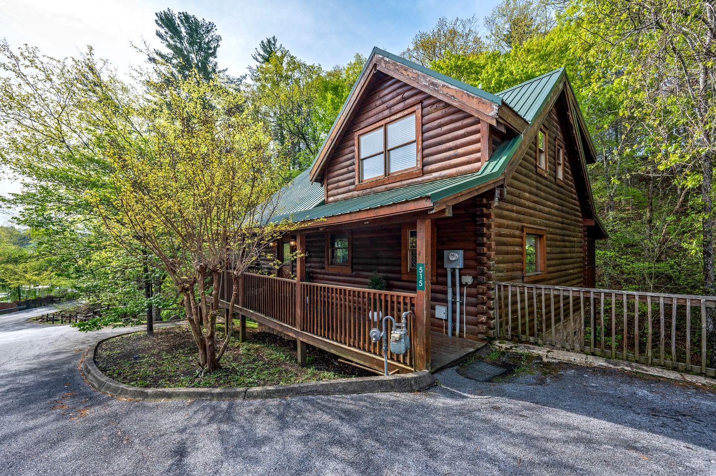 Romantic Smoky Mountain Cabin with Hot Tub, Scenic Views & Game Loft near Pigeon Forge, Tennessee