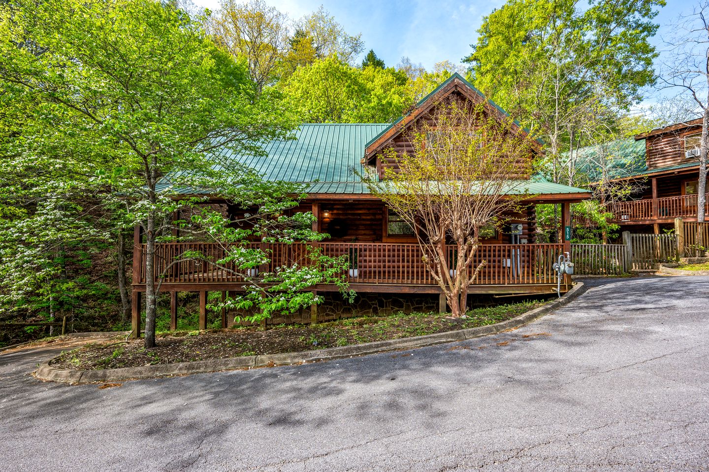 Romantic Smoky Mountain Cabin with Hot Tub, Scenic Views & Game Loft near Pigeon Forge, Tennessee